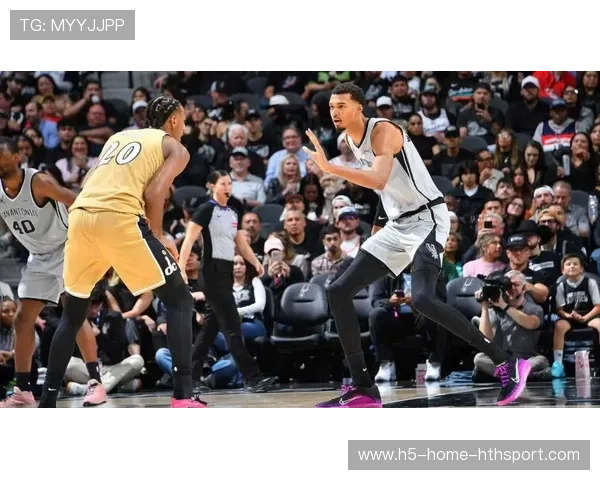 文班亚马追身大帽然后一条龙暴扣太震撼