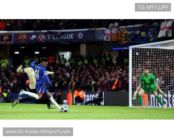 费兰托雷斯精准射门稍稍偏出，足球场上最让人心碎的瞬间